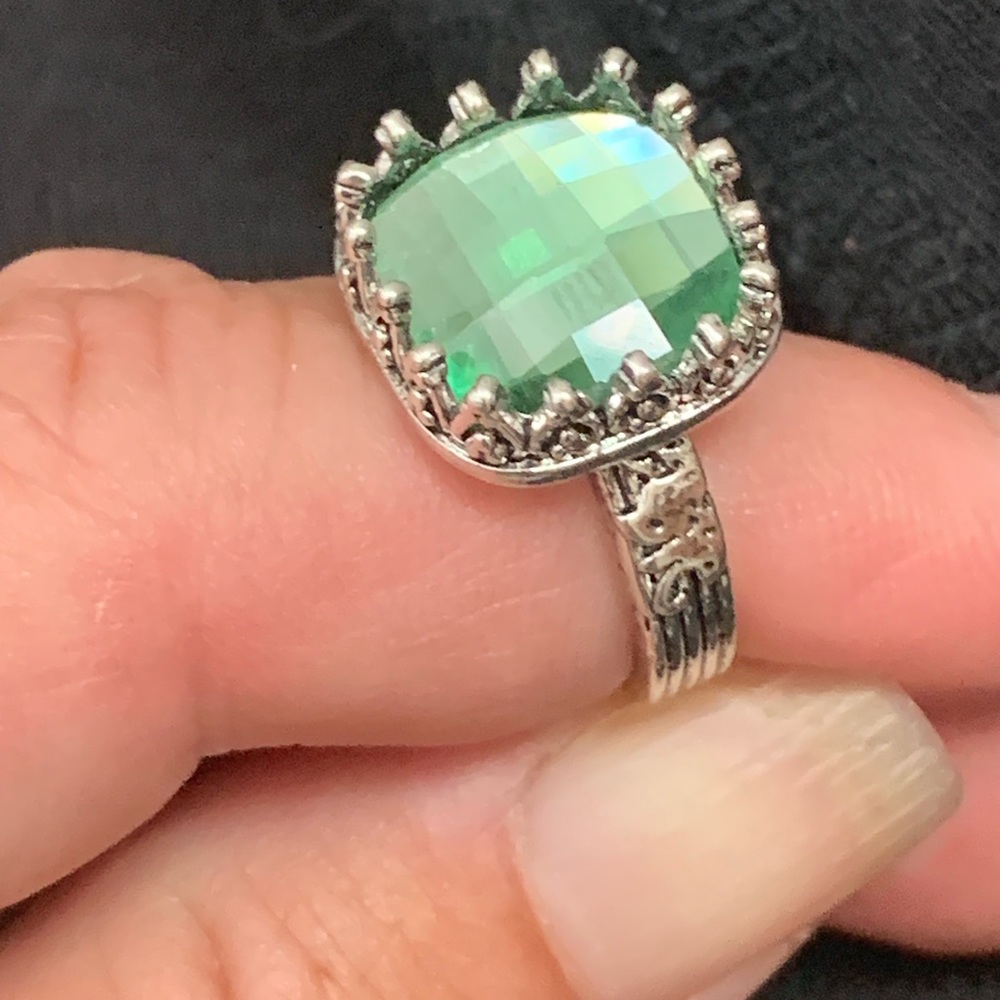 New! Peridot Antique Style Ring. Size: 6